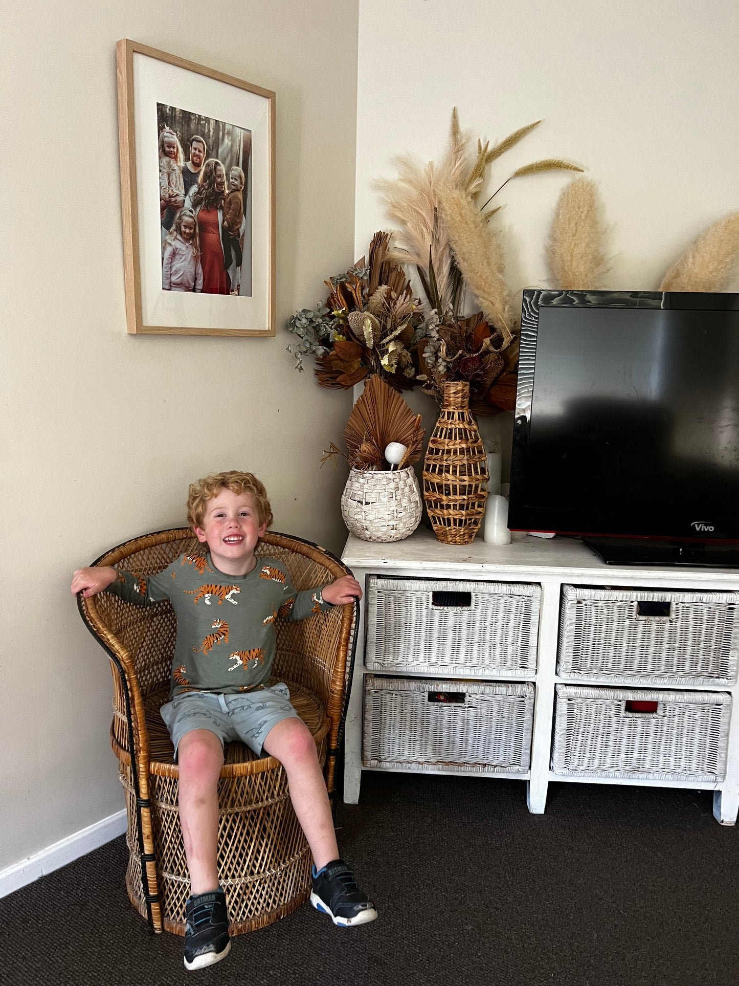 Mini peacock chair