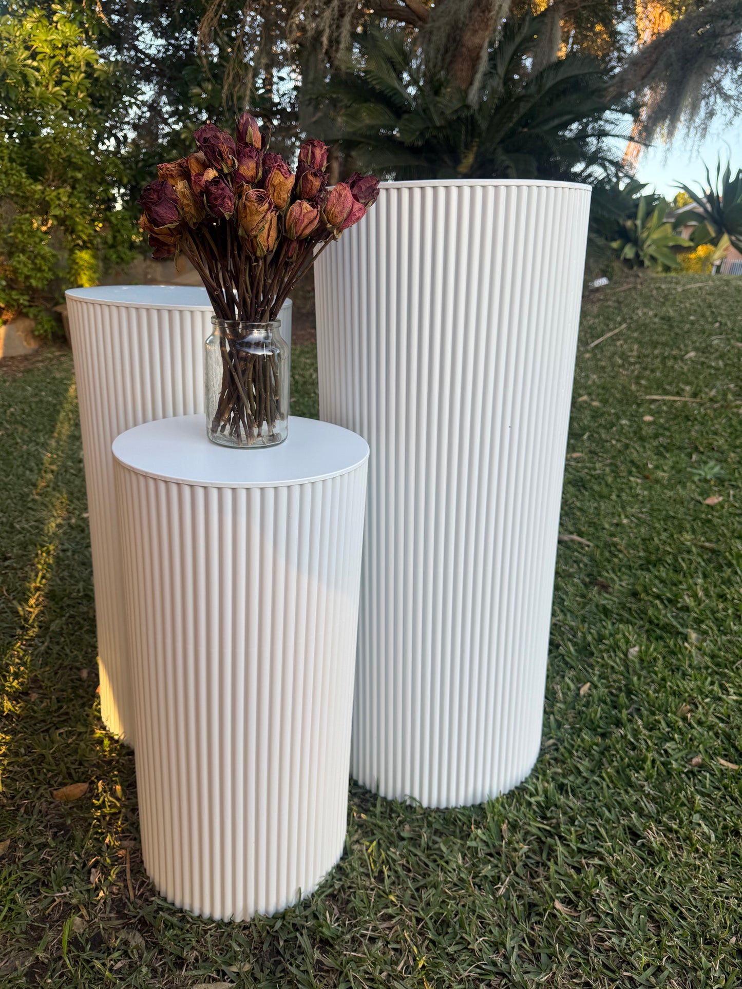 Ribbed plinths