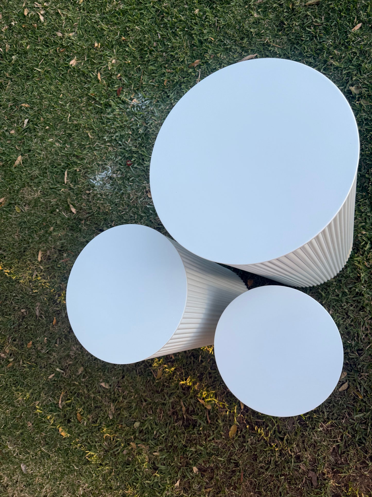 Ribbed plinths