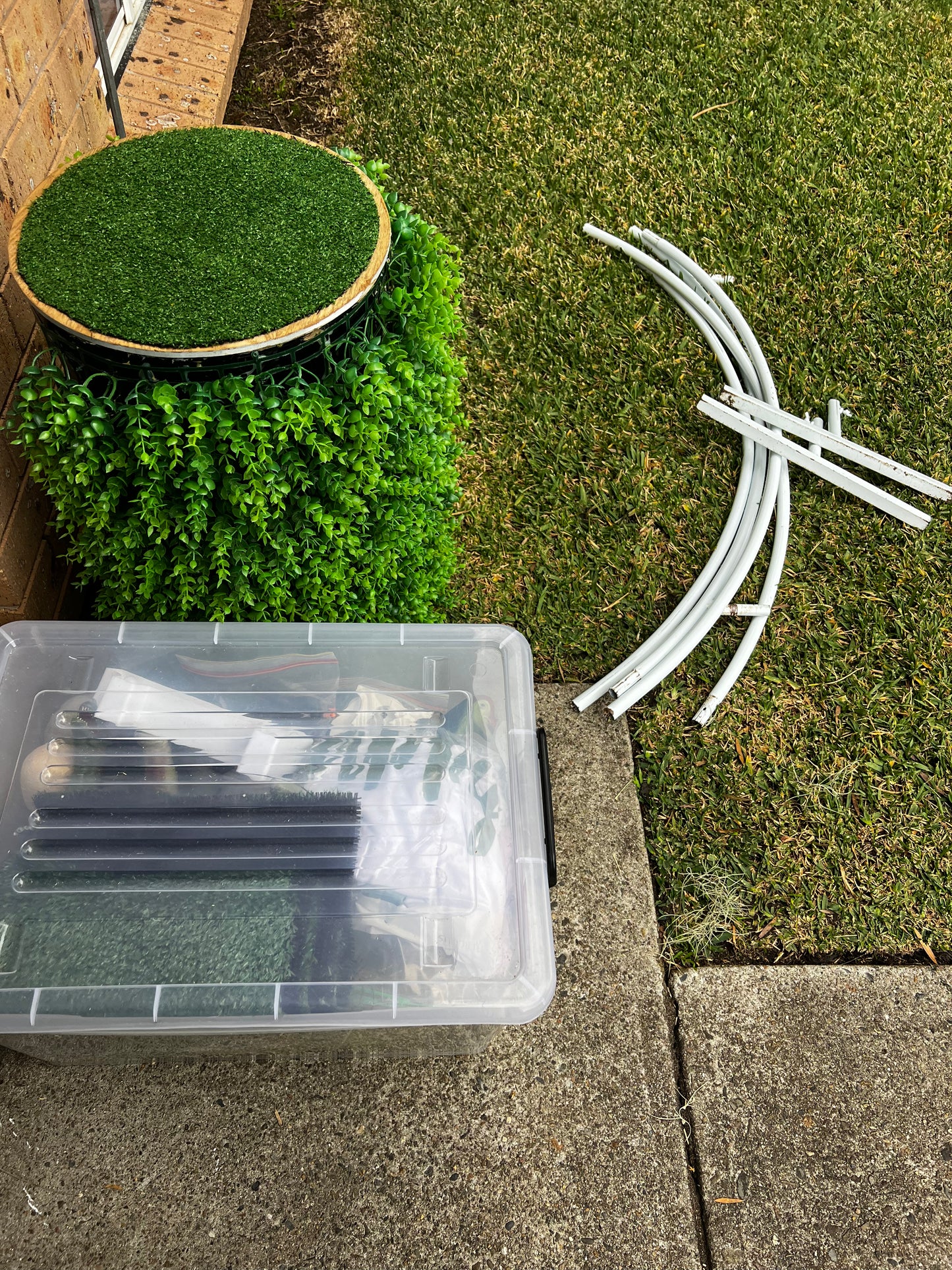 White 1.5m circle frame