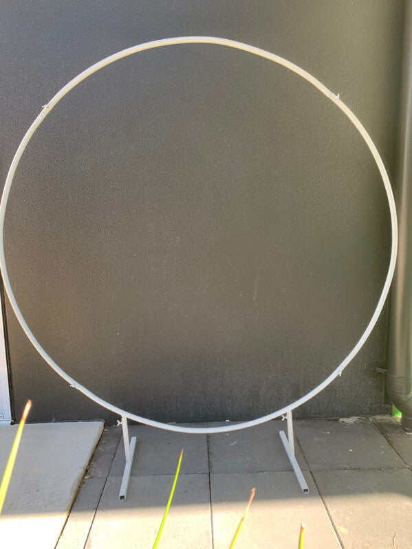 White 1.5m circle frame