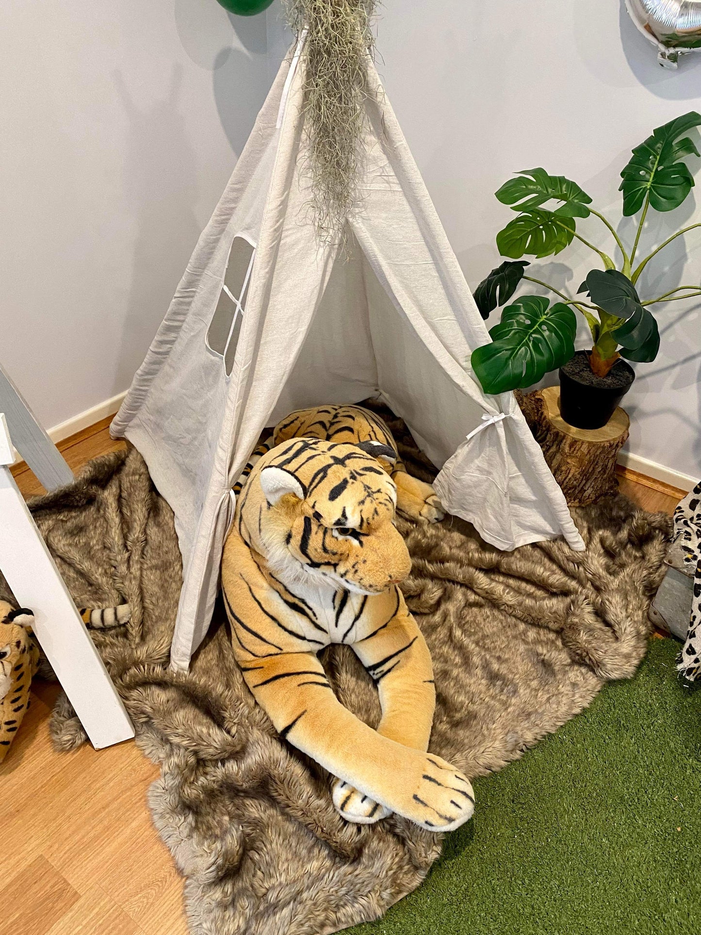 Safari tent