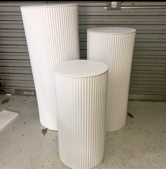 Ribbed plinths
