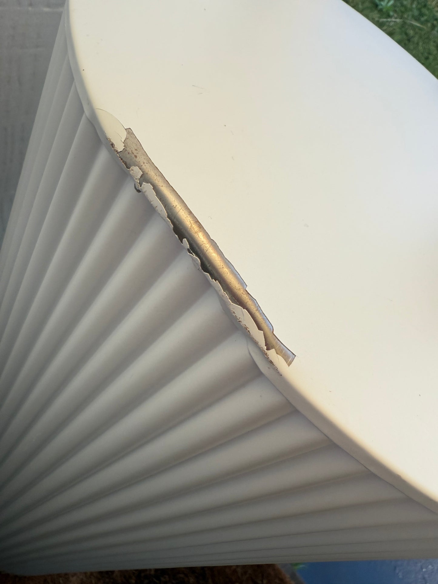 Ribbed plinths