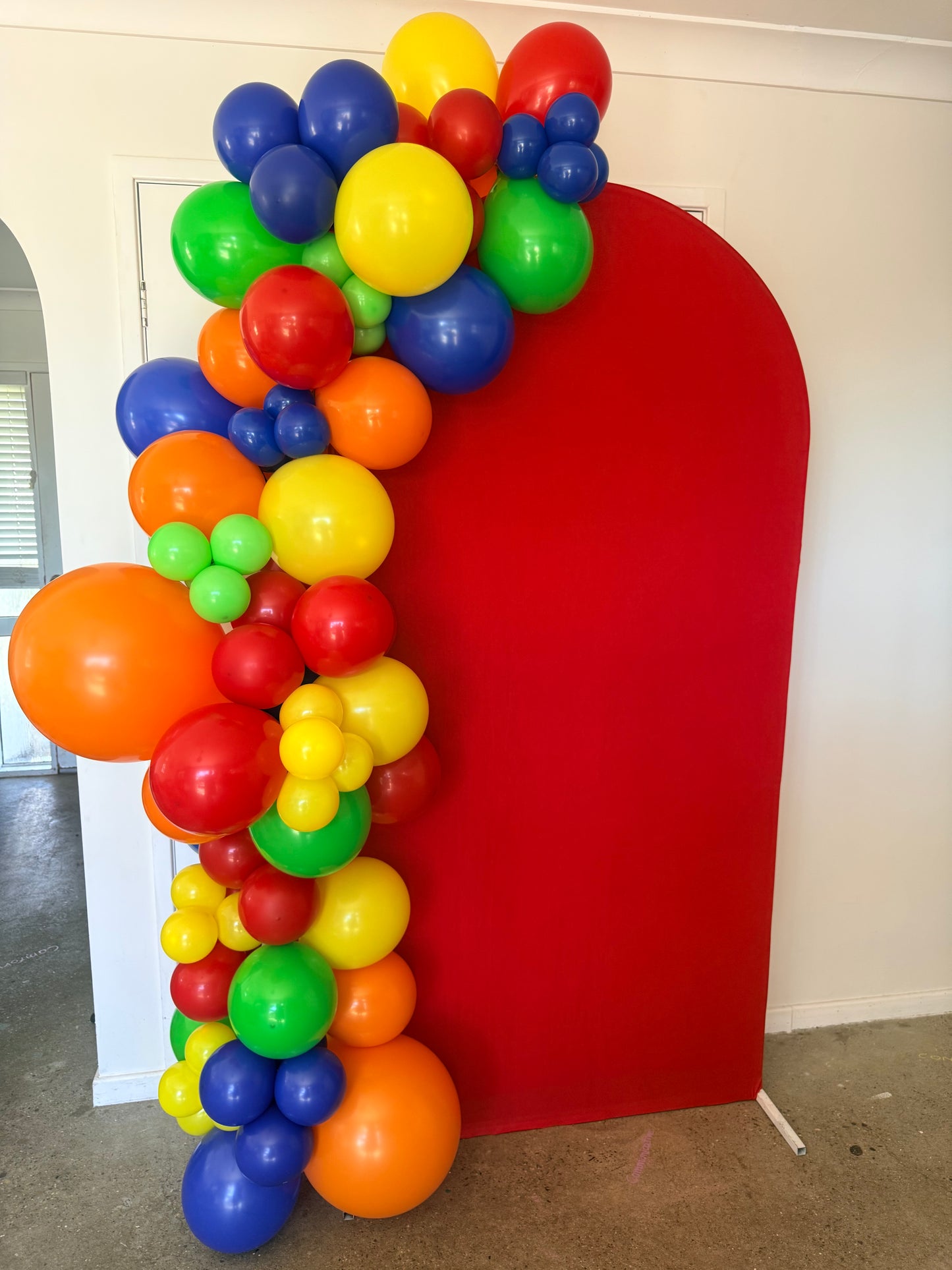 Red arch banner aka Eastern Rosellas