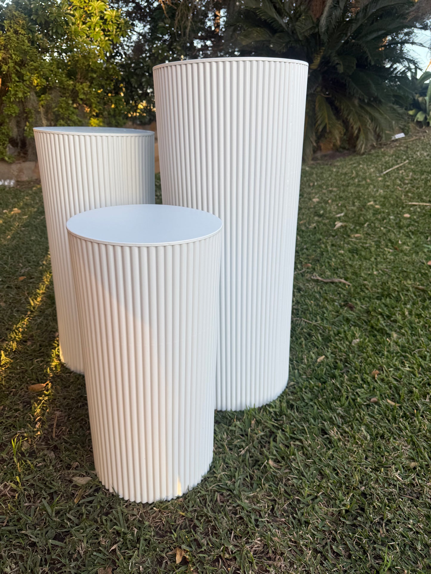 Ribbed plinths