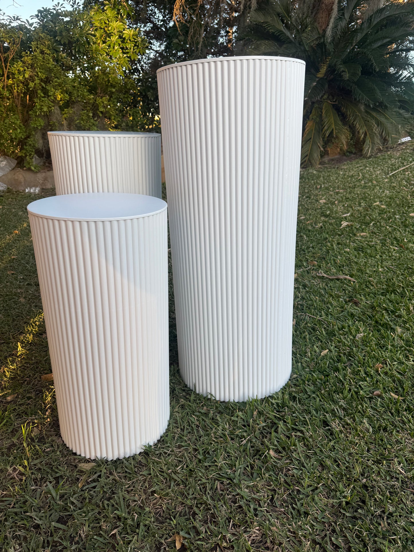 Ribbed plinths