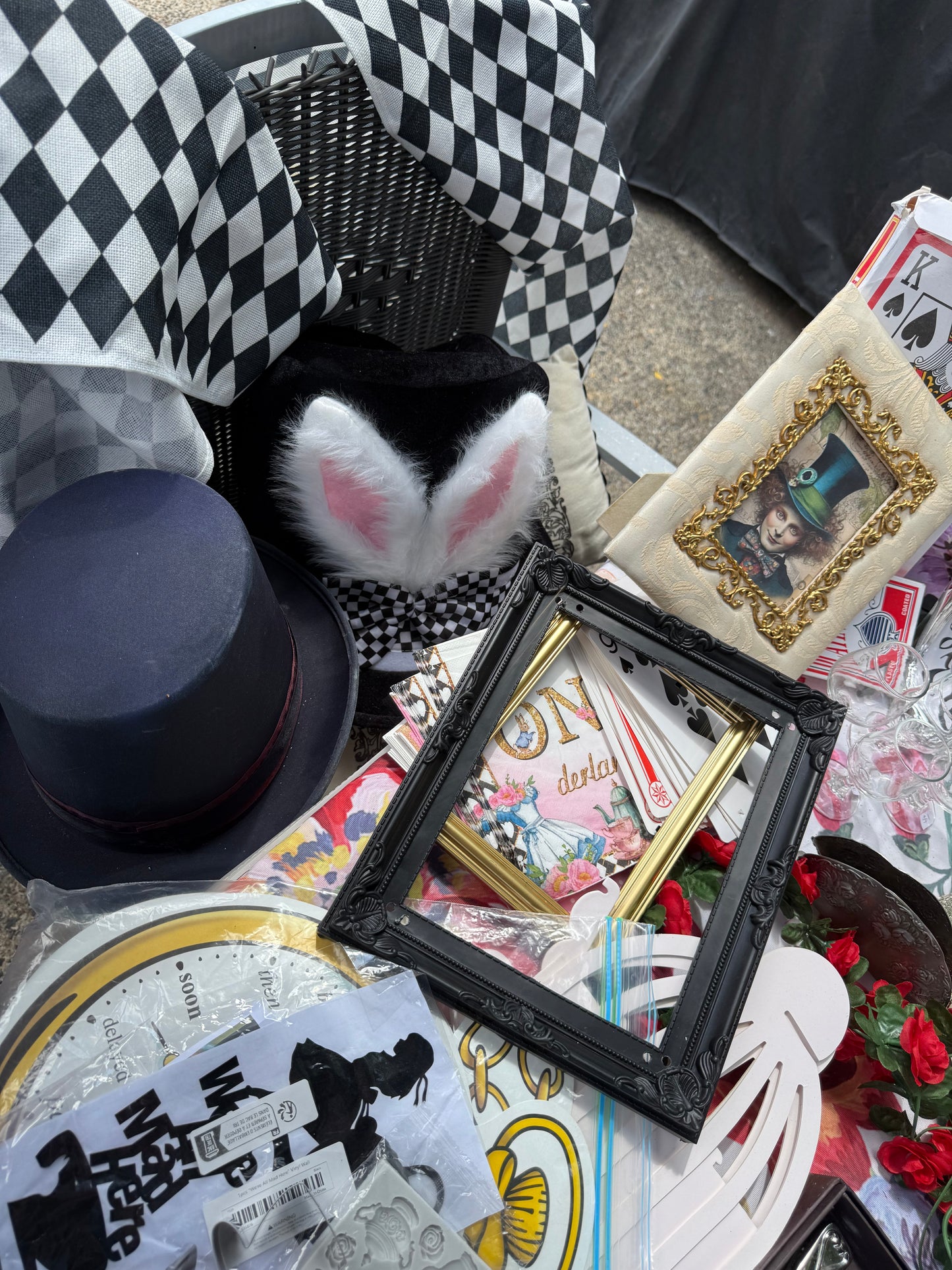 Mad hatter tea party box