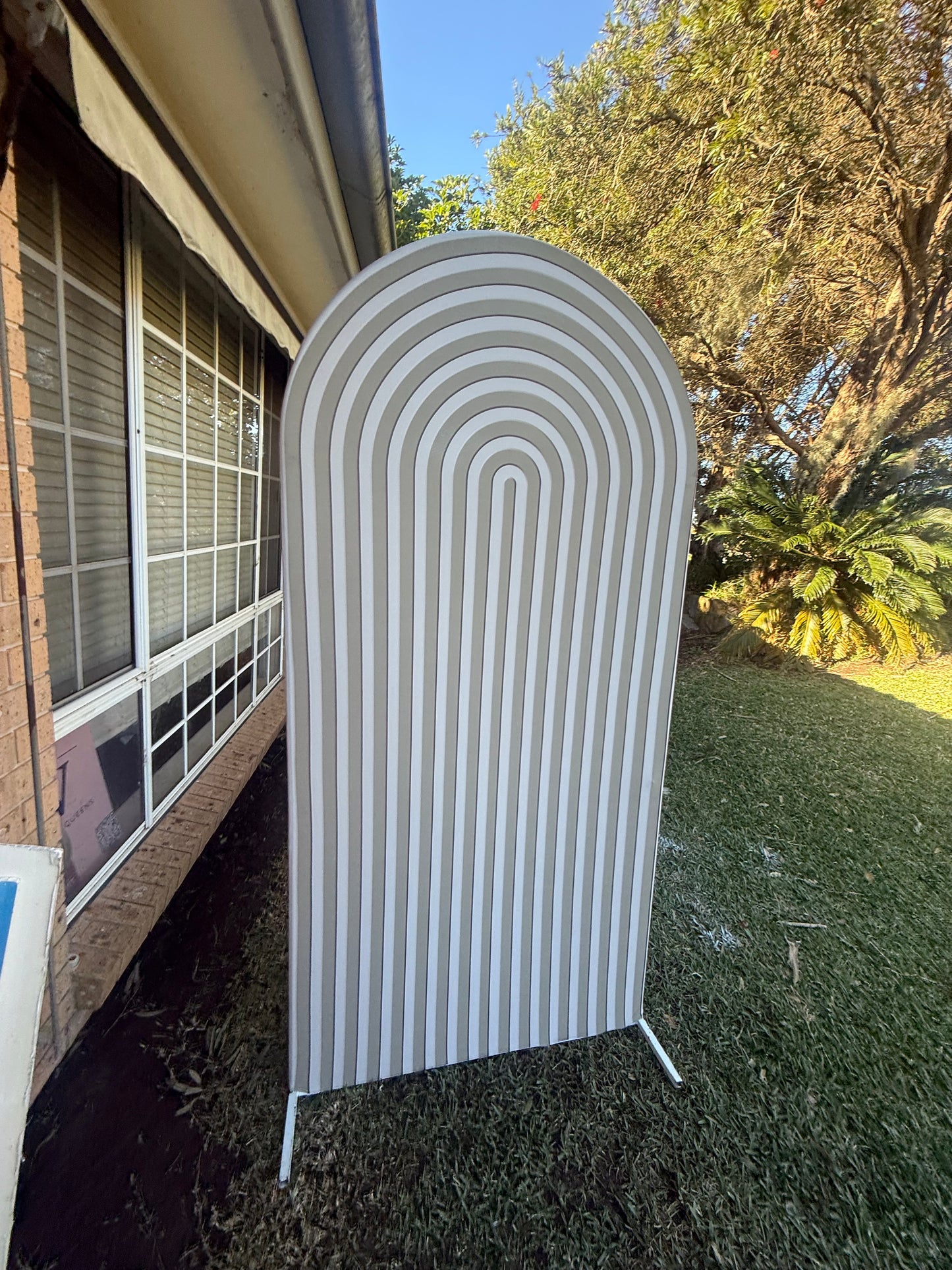 Ribbed banner