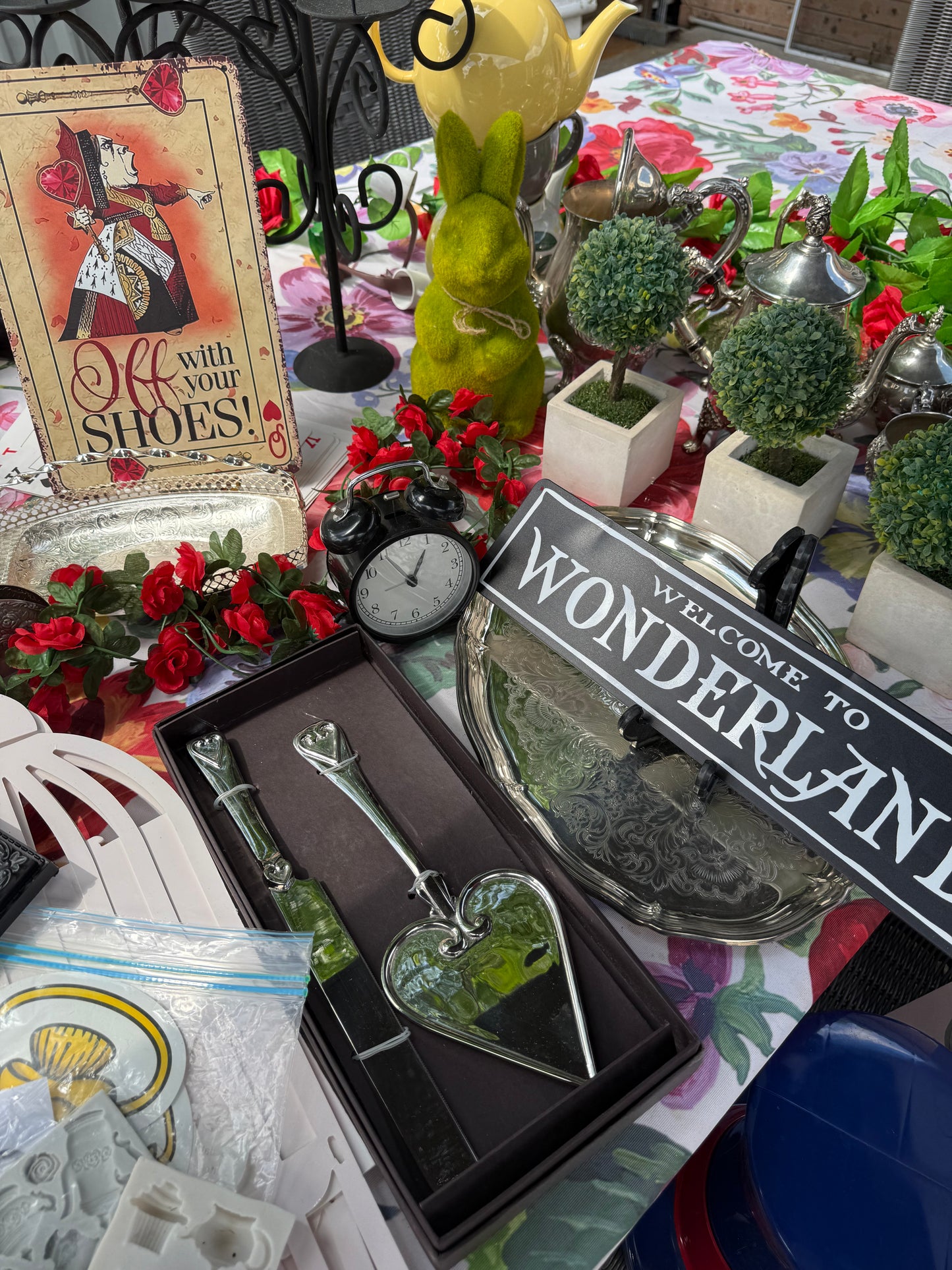 Mad hatter tea party box