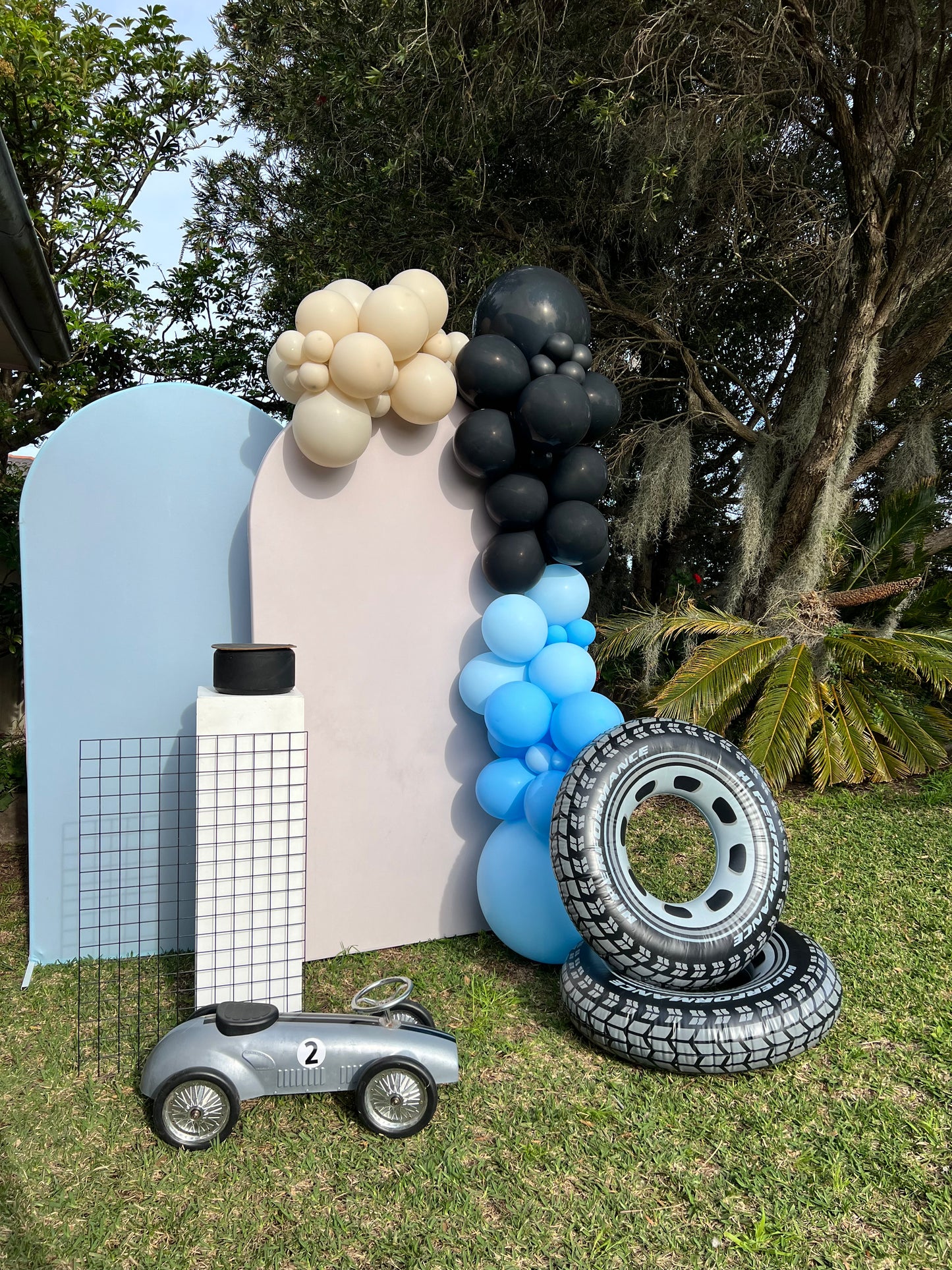 Car prop, tyres, black mesh, tyre cake stand and traffic light
