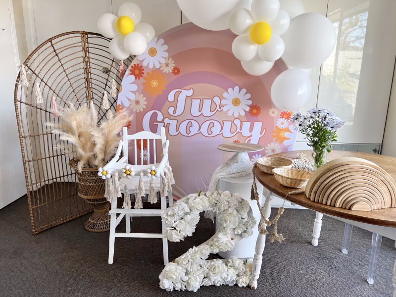 Two groovy party